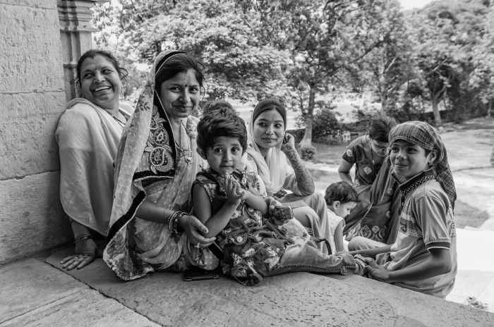 Familia de turistas en Khajuraho. Vía EPD.